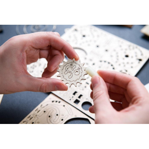 Ugears 3D dřevěné mechanické puzzle Zlatonka, Harry Potter