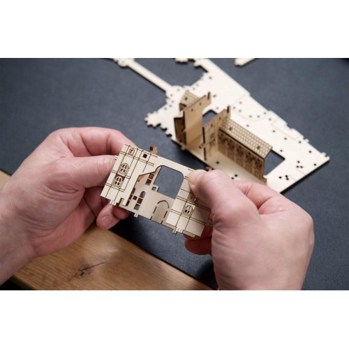 Ugears 3D dřevěné mechanické puzzle Hrad Bradavice, Harry Potter