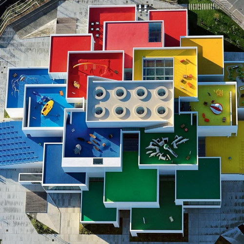 Chronicle Books Nástěnný kalendář LEGO® 2025