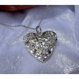 Nerezový řetízek s otevíracím medailonkem, barva světle stříbrná