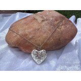 Nerezový řetízek s otevíracím medailonkem, barva světle stříbrná