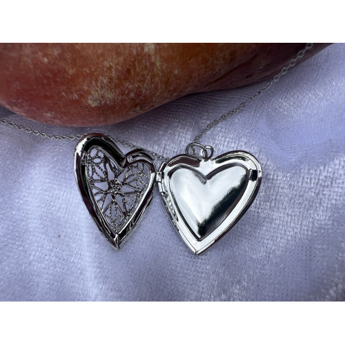 Nerezový řetízek s otevíracím medailonkem, barva platina