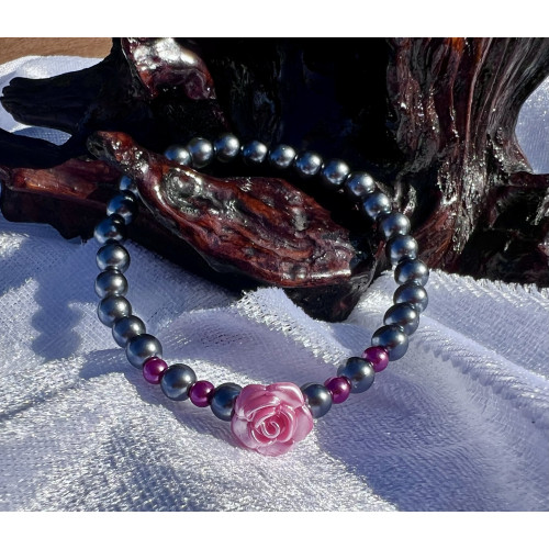 Perličkový náramek zelený s bílou růžičkou