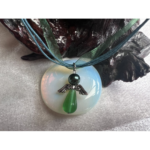 Zelený náhrdelník - víceřadá šňůrka s andílkem