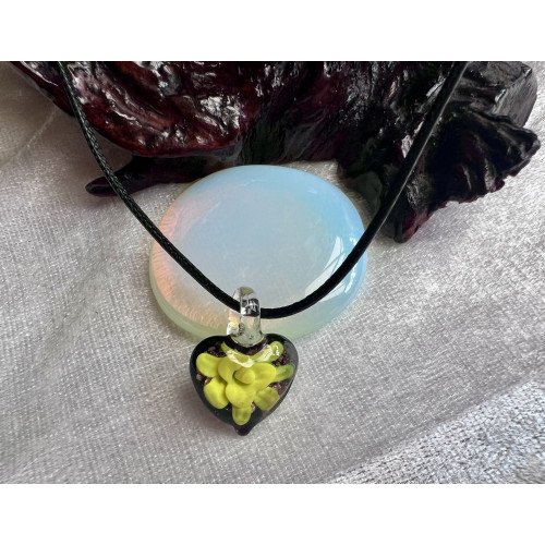 Alada beauty Náhrdelník skleněné srdce se žlutým květem