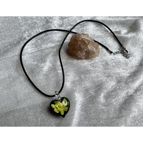 Alada beauty Náhrdelník skleněné srdce se žlutým květem