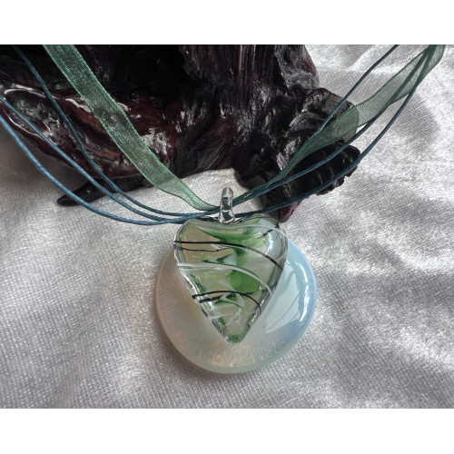 Alada beauty Náhrdelník - víceřadá šňůrka se zeleným skleněným srdcem