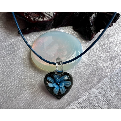 Alada beauty Náhrdelník skleněné srdce se světle modrým květem