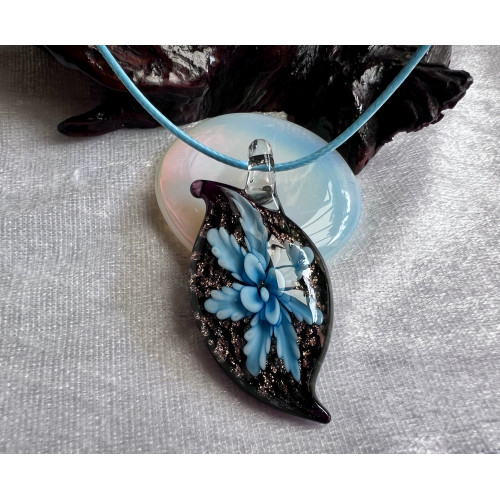 Alada beauty Náhrdelník skleněný květ světle modrý