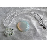 Alada beauty Náhrdelník - víceřadá šňůrka s bílým skleněným kulatým květem