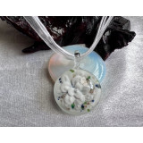 Alada beauty Náhrdelník - víceřadá šňůrka s bílým skleněným kulatým květem