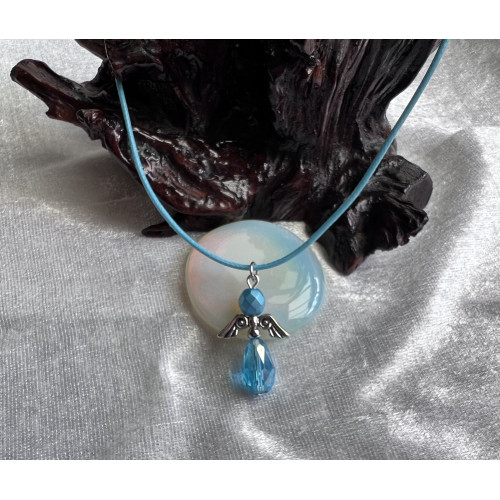 Alada beauty Náhrdelník světle modrý andílek