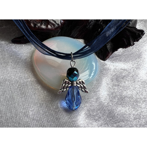 Alada beauty Náhrdelník - víceřadá šňůrka s tmavě modrým andílkem