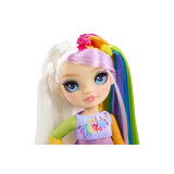 MGA Rainbow High Junior Fashion panenka v rockové kapele  Amaya Raine