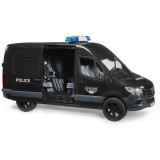 Bruder MB Sprinter s policistou těžkooděncem
