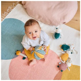 Kaloo Textilná lopta s aktivitami pre bábatko Stimuli